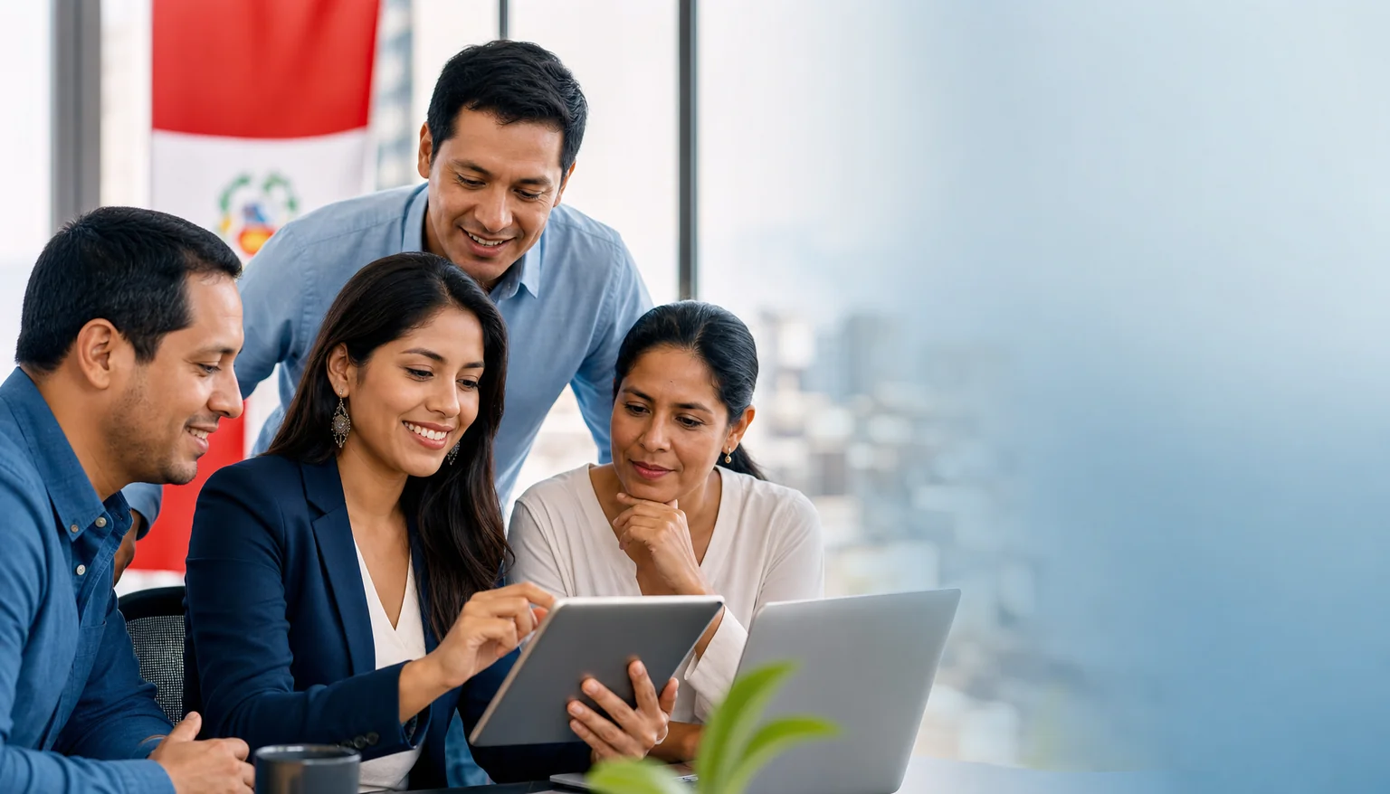 Elecciones en Perú: Un millón de peruanos exploran nuevas oportunidades de formación - Cover Image
